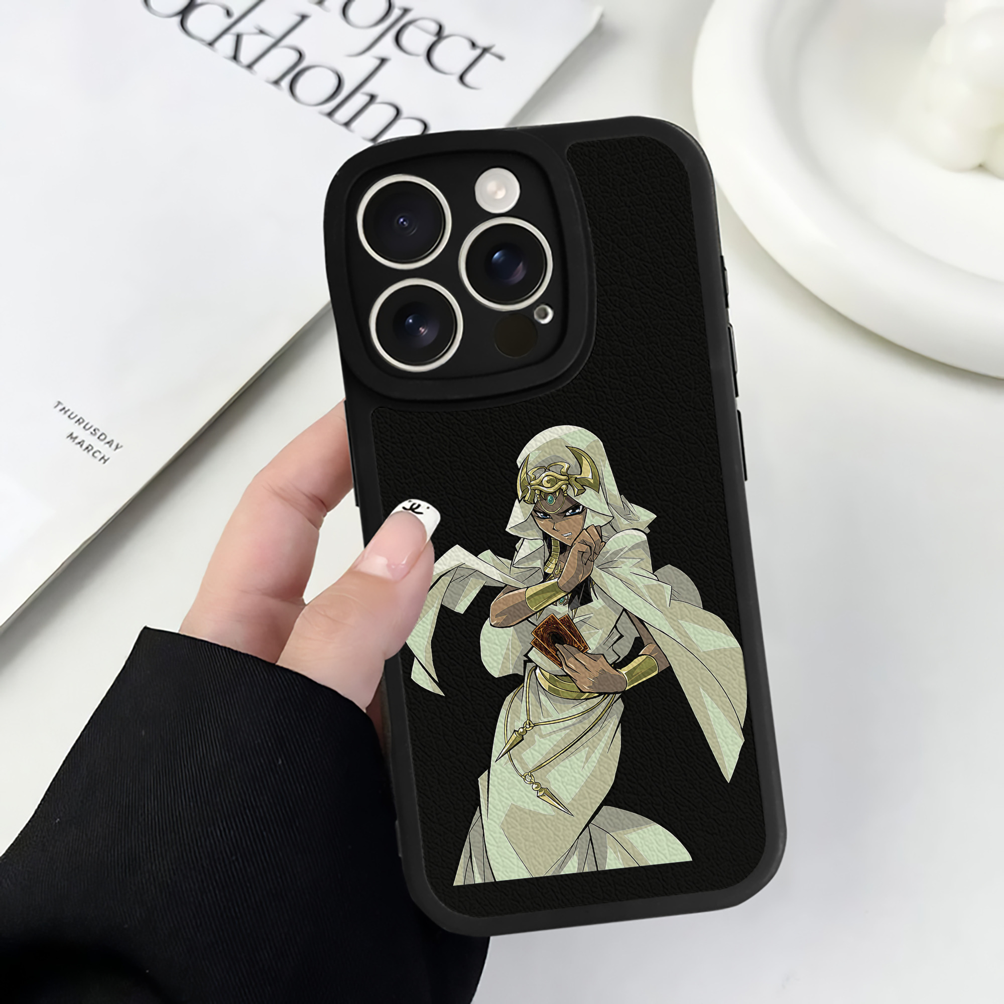 （画像用） 遊☆戯☆王 Yu-Gi-Oh! 【iPhone 16シリーズ対応】シリコンスマホケース（レザー調） 材質：シリコン